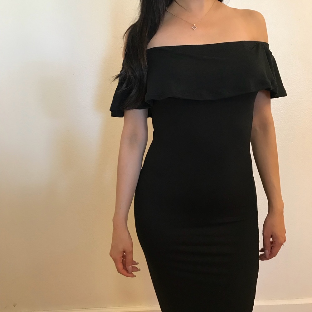 •RESTOCKED• Penelope Off The Shoulder Ruffle Dress - Picture 2 of 7